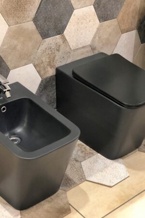 SANITARI FILO TERRA CON COPRI VASO INCLUSO SOLFT CLOSE LEA QUADRO BLACK